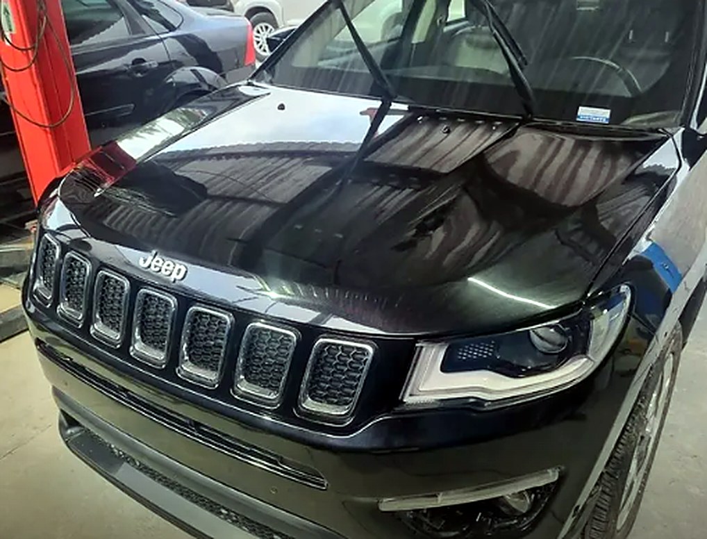 Jeep após funilaria e pintura